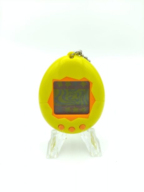 Tamagotchi Original P1/P2 Yellow w/ orange Bandai 1997 2