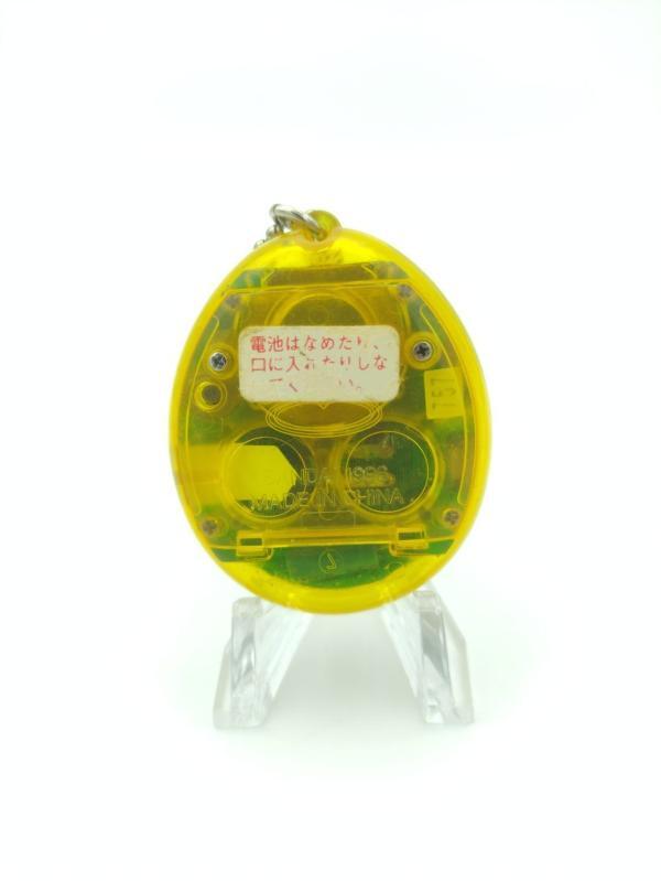 Tamagotchi Original P1/P2 Clear yellow Bandai 1997 Boutique-Tamagotchis 3