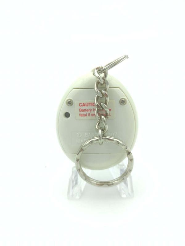 Tamagotchi Original P1/P2 White w/blue Bandai 1997 English Boutique-Tamagotchis 3