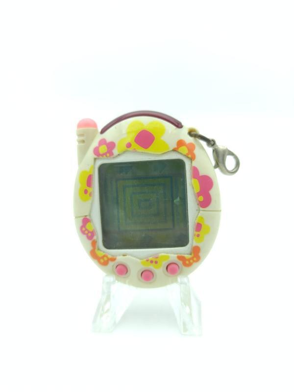 Tamagotchi Keitai Kaitsuu Tamagotchi Plus White Flowering Bandai Boutique-Tamagotchis 2