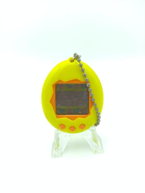 Tamagotchi Original P1/P2 Yellow w/ orange Bandai 1997 Boutique-Tamagotchis 2