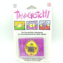 Tamagotchi Original P1/P2 Yellow w/ orange Bandai 1997 English 2