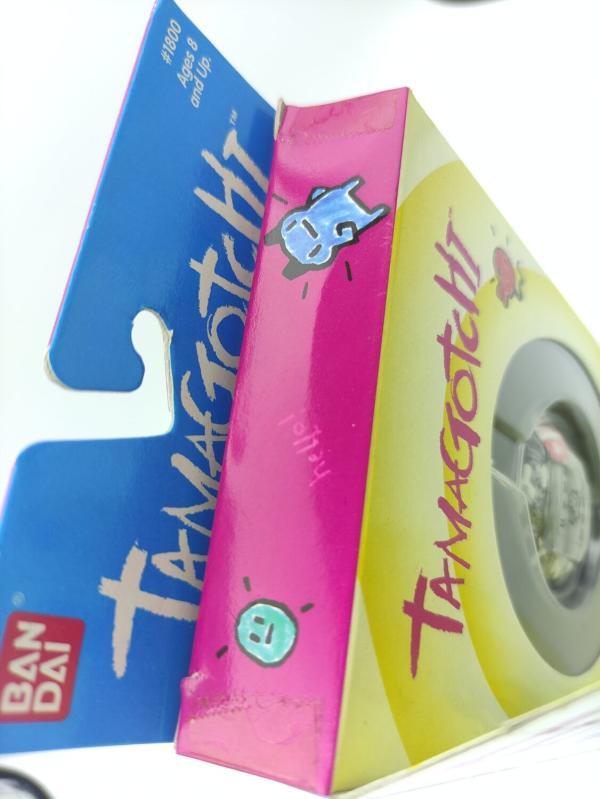 Tamagotchi Original P1/P2 grey w/ black Bandai 1997 English Boutique-Tamagotchis 4