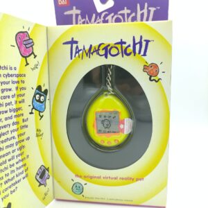 Tamagotchi Original P1/P2 yellow w/ orange Bandai 1997 English Boutique-Tamagotchis 7