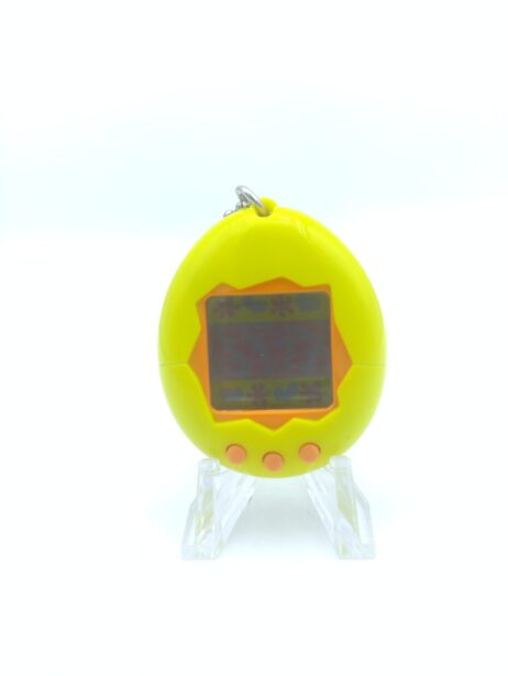 Tamagotchi Original P1/P2 Yellow w/ orange Bandai 1997 2