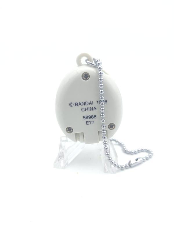 Tamagotchi Bandai Clock 1996 white Boutique-Tamagotchis 4