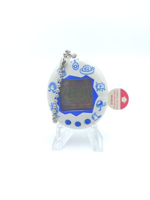 Tamagotchi Original P1/P2 White w/ blue Original Bandai 1997 English Boutique-Tamagotchis 2