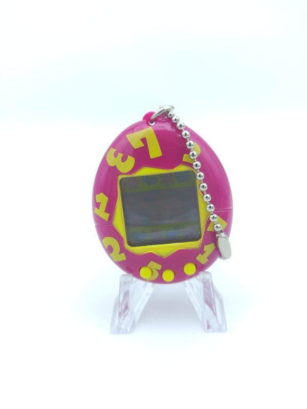 Tamagotchi Original P1/P2 Purple w/ yellow Original Bandai 1997 English Boutique-Tamagotchis 2