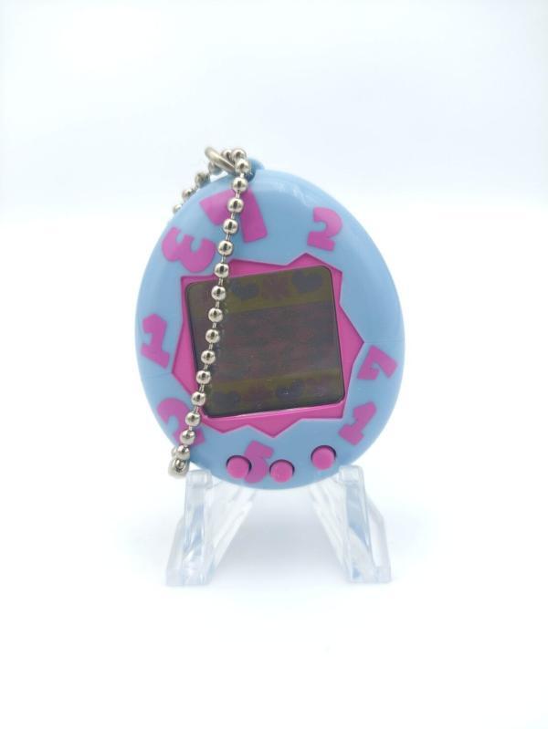 Tamagotchi Original P1/P2 light blue w/ pink Bandai 1997 English Boutique-Tamagotchis 2