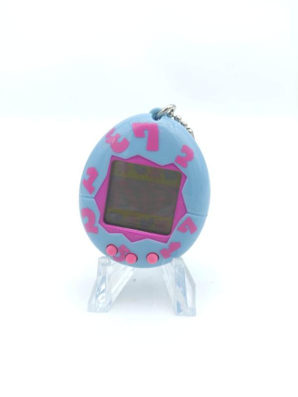 Tamagotchi Original P1/P2 light blue w/ pink Bandai 1997 English Boutique-Tamagotchis 2