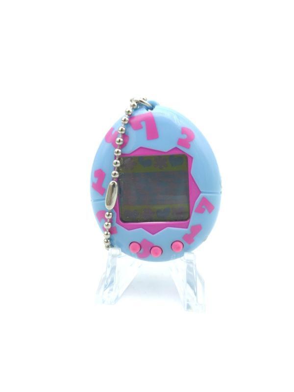 Tamagotchi Original P1/P2 light blue w/ pink Bandai 1997 English Boutique-Tamagotchis 2