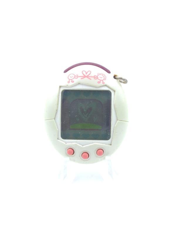 Tamagotchi Plus Connection Version 1 Shiny White bandai Boutique-Tamagotchis 2