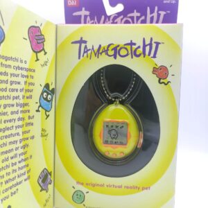Tamagotchi Original P1/P2 Yellow w/orange Bandai 1997 Boutique-Tamagotchis