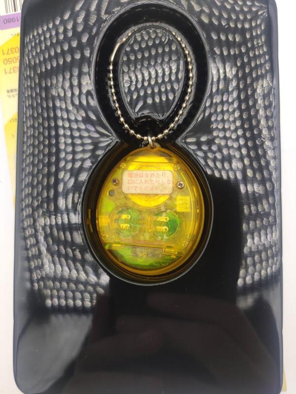Tamagotchi Original P1/P2 clear yellow Bandai 1997 Boutique-Tamagotchis 4