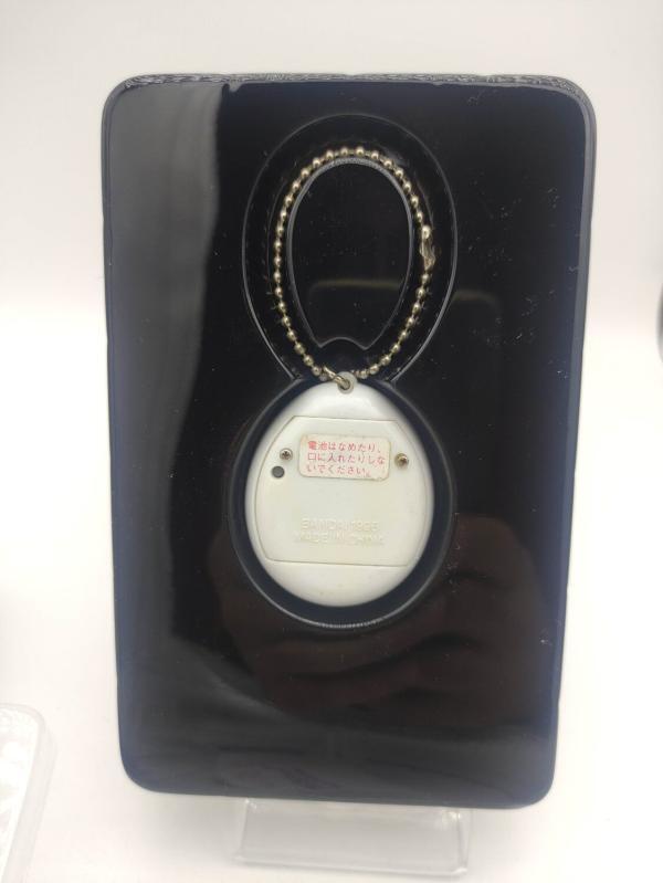 Tamagotchi Original P1/P2 White w/ blue Original Bandai 1997 Boutique-Tamagotchis 4