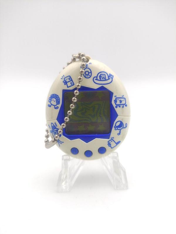 Tamagotchi Original P1/P2 White w/ blue Original Bandai 1997 Boutique-Tamagotchis 2