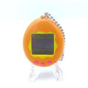 Tamagotchi Original P1/P2 orange w/ yellow Bandai 1997 English Boutique-Tamagotchis