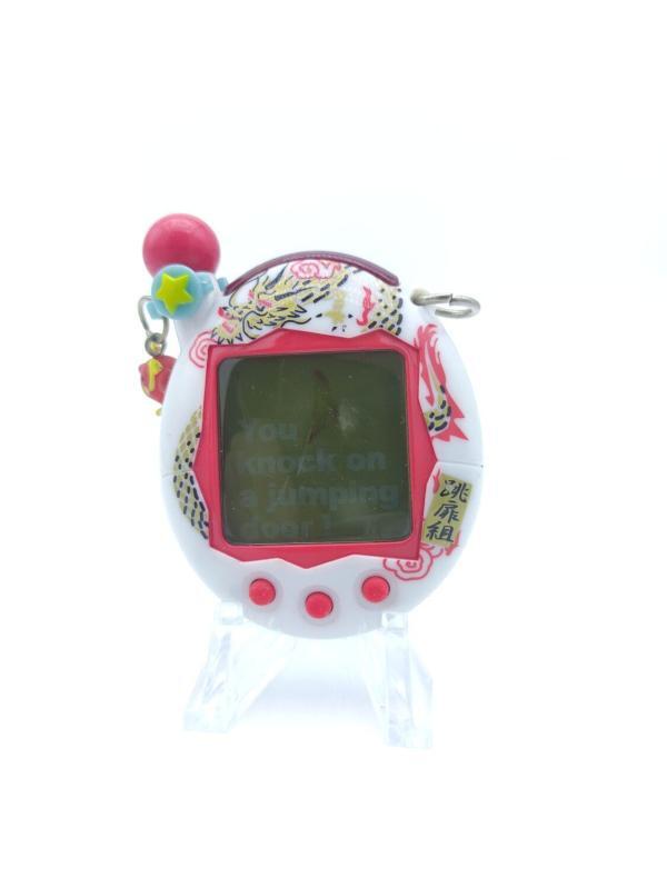 Tamagotchi Chou Jinsei Enjoi Hanerutchi 2 White w/ Red Boutique-Tamagotchis 2 Tamagotchi Chou Jinsei Enjoi Hanerutchi 2 White w/ Red Boutique-Tamagotchis 2