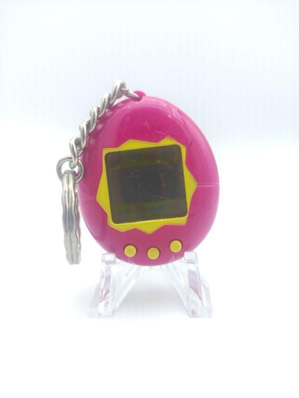 Tamagotchi Original P1/P2 Purple w/ yellow Original Bandai 1997 English Boutique-Tamagotchis 2