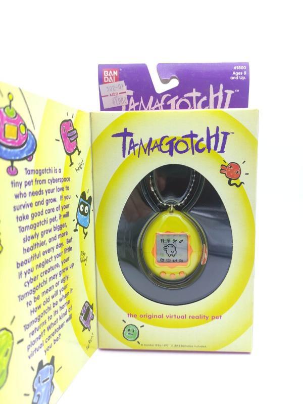 Tamagotchi Original P1/P2 Yellow w/orange Bandai 1997 Boutique-Tamagotchis 2