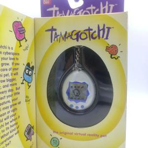 Tamagotchi Original P1/P2 white w/ blue Bandai 1997 English Boutique-Tamagotchis