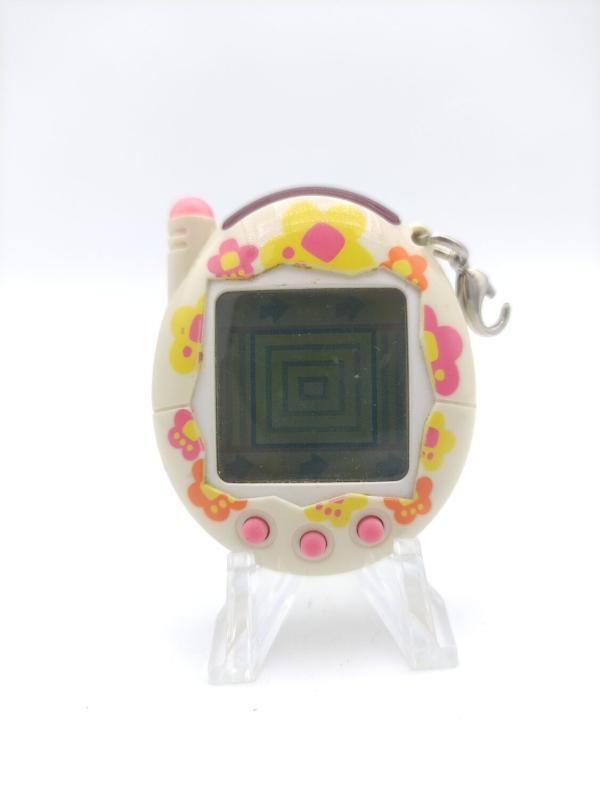 Tamagotchi Keitai Kaitsuu Tamagotchi Plus White Flowering Bandai Boutique-Tamagotchis 2