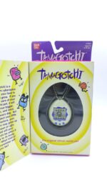 Tamagotchi Original P1/P2 white w/ blue Bandai 1997 English Boutique-Tamagotchis 3