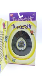 Tamagotchi Original P1/P2 white w/ blue Bandai 1997 English Boutique-Tamagotchis 3