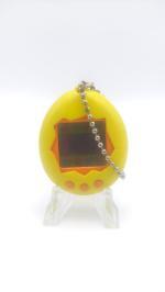 Tamagotchi Original P1/P2 Yellow w/ orange Bandai 1997 Boutique-Tamagotchis 3