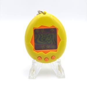 Tamagotchi Original P1/P2 Yellow w/ orange Bandai 1997 Boutique-Tamagotchis