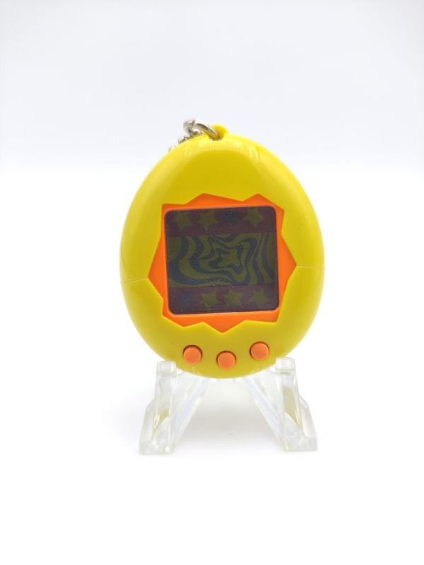 Tamagotchi Original P1/P2 Yellow w/ orange Bandai 1997 Boutique-Tamagotchis 2