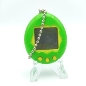 Tamagotchi Original P1/P2 Green w/ yellow Original Bandai 1997 Boutique-Tamagotchis