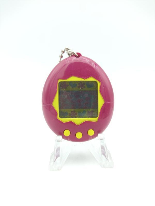 Tamagotchi Original P1/P2 Purple w/ yellow Original Bandai 1997 Boutique-Tamagotchis 2