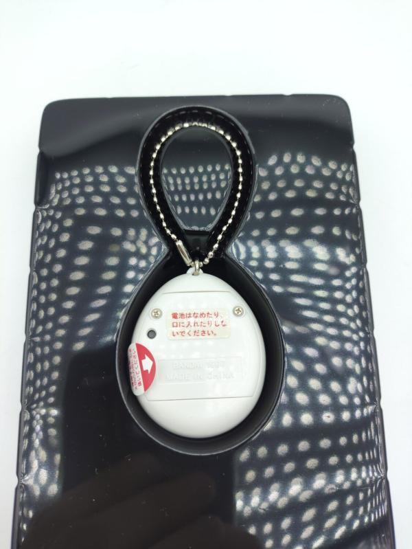 Tamagotchi Original P1/P2 White w/ blue Original Bandai 1997 Boutique-Tamagotchis 4
