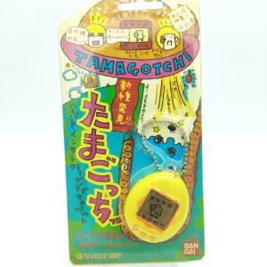 Tamagotchi Original P1/P2 yellow w/ orange Bandai 1997 English Boutique-Tamagotchis 2