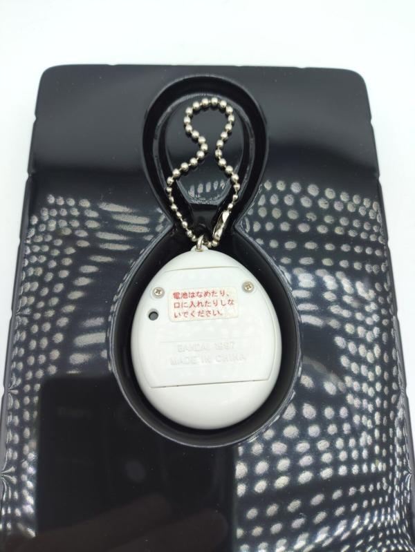 Tamagotchi Original P1/P2 White w/ blue Original Bandai 1997 Boutique-Tamagotchis 4
