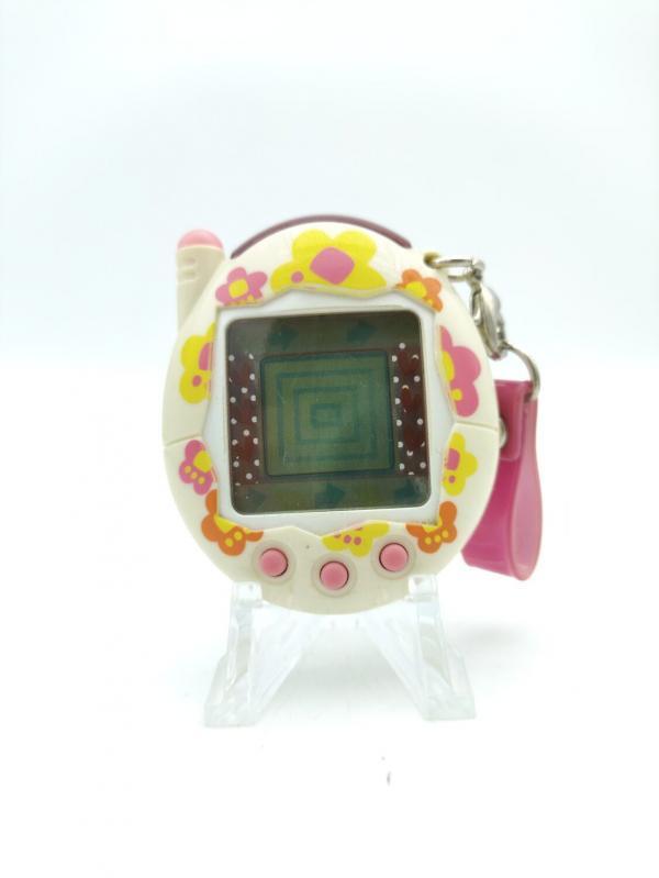 Tamagotchi Keitai Kaitsuu Tamagotchi Plus White Flowering Bandai Boutique-Tamagotchis 2
