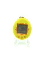 Tamagotchi Original P1/P2 yellow w/ orange Bandai 1997 English Boutique-Tamagotchis 3