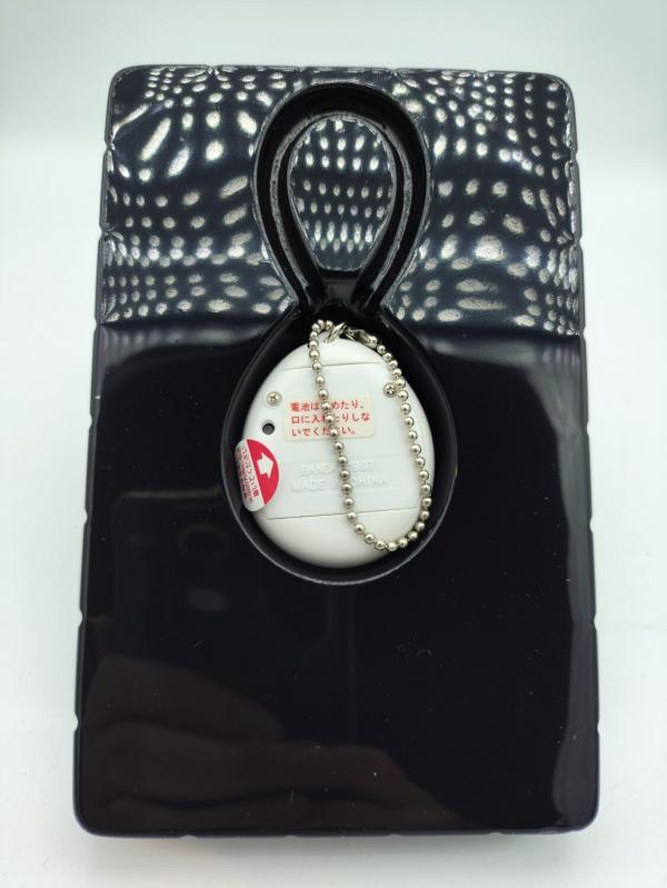 Tamagotchi Original P1/P2 White w/ blue Original Bandai 1997 Boutique-Tamagotchis 4