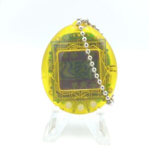 Tamagotchi Original P1/P2 Clear yellow Bandai 1997 Boutique-Tamagotchis