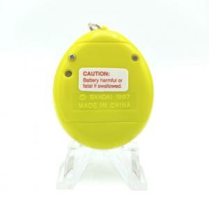 Tamagotchi Original P1/P2 Yellow w/ orange Bandai 1997 Boutique-Tamagotchis 2