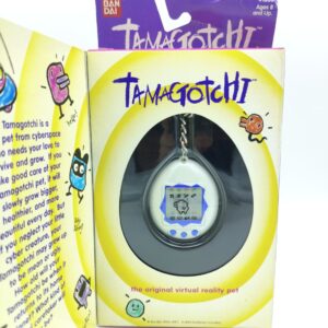 Tamagotchi Original P1/P2 White w/ blue Bandai 1997 English Boutique-Tamagotchis