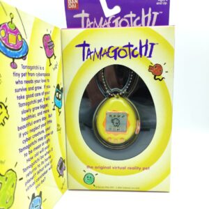 Tamagotchi Original P1/P2 Yellow w/ orange Bandai 1997 Boutique-Tamagotchis