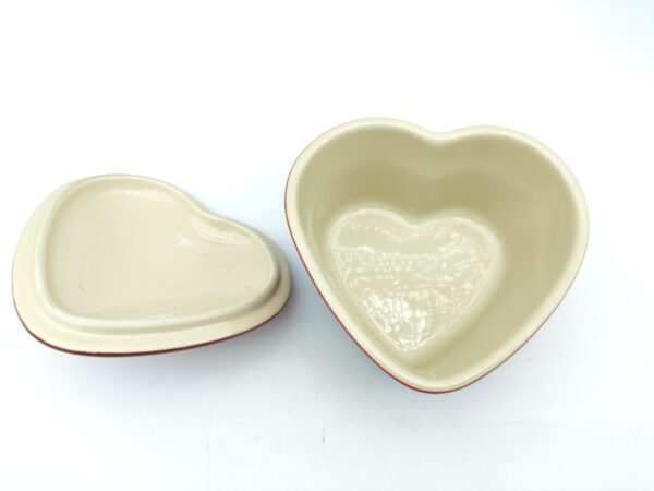 Le Creuset Heart Cocotte Petite Ramekin D’amour Red with Lid Japan Boutique-Tamagotchis 5 Le Creuset Heart Cocotte Petite Ramekin D’amour Red with Lid Japan Boutique-Tamagotchis 5