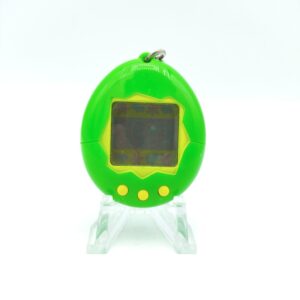 Tamagotchi Original P1/P2 Green w/ yellow Original Bandai 1997 Boutique-Tamagotchis 2
